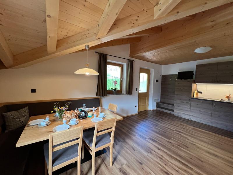 Geräumige Küche mit Balkon