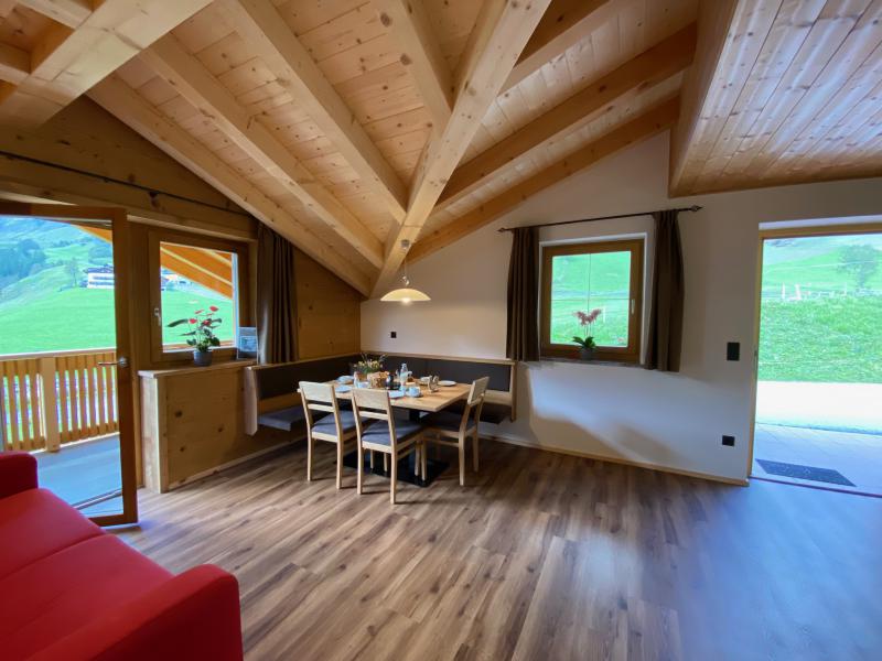 Geräumige Küche mit Balkon