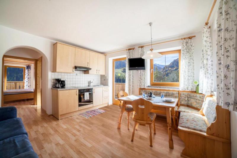 Geräumige Küche mit Balkon